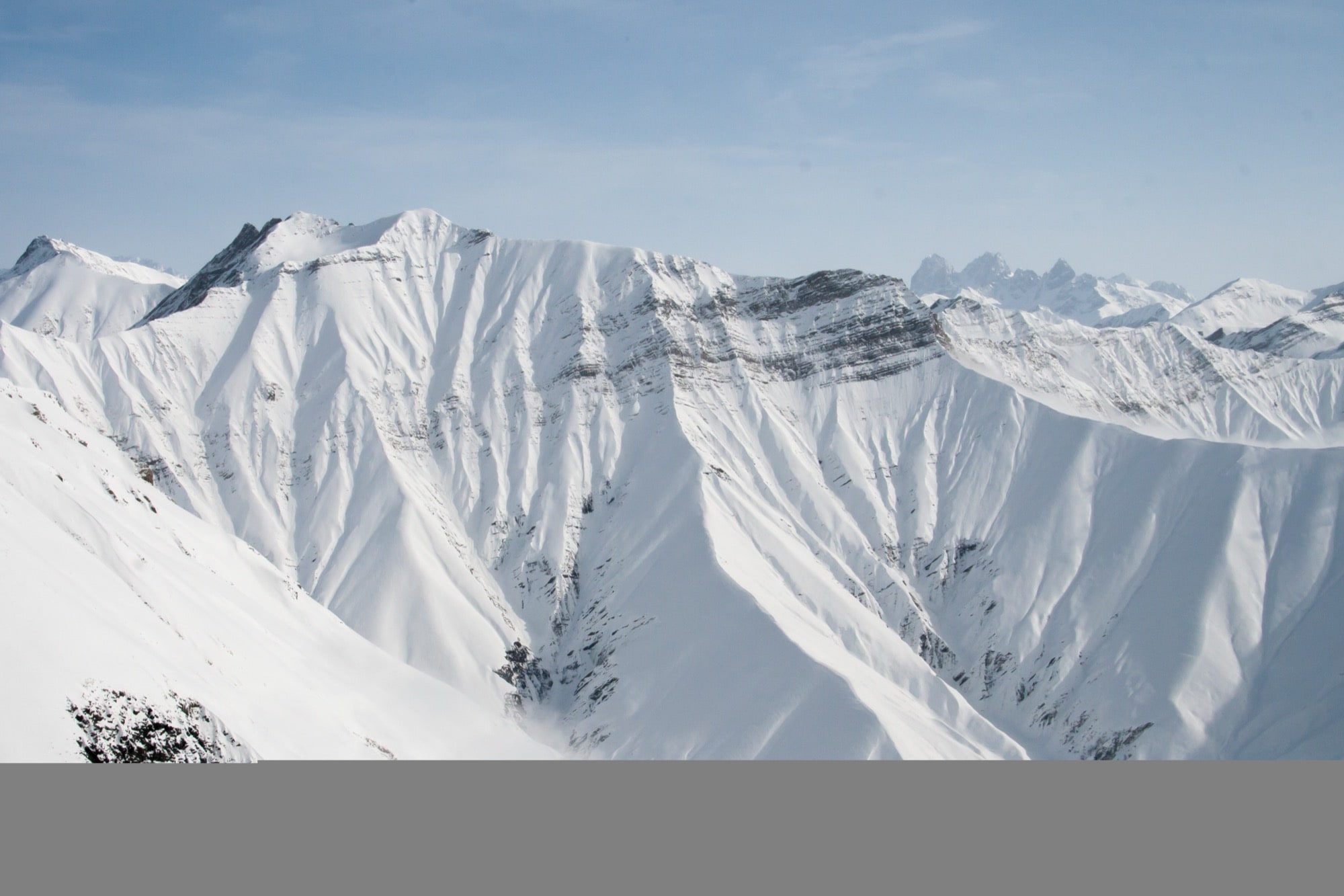 თხილამურების ქირა Gudauri-ში — ფასები, freeride და ონლაინ ჯavშანი