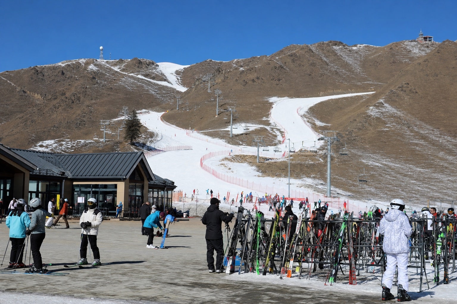 Ski rental in Urumqi / Silk Road